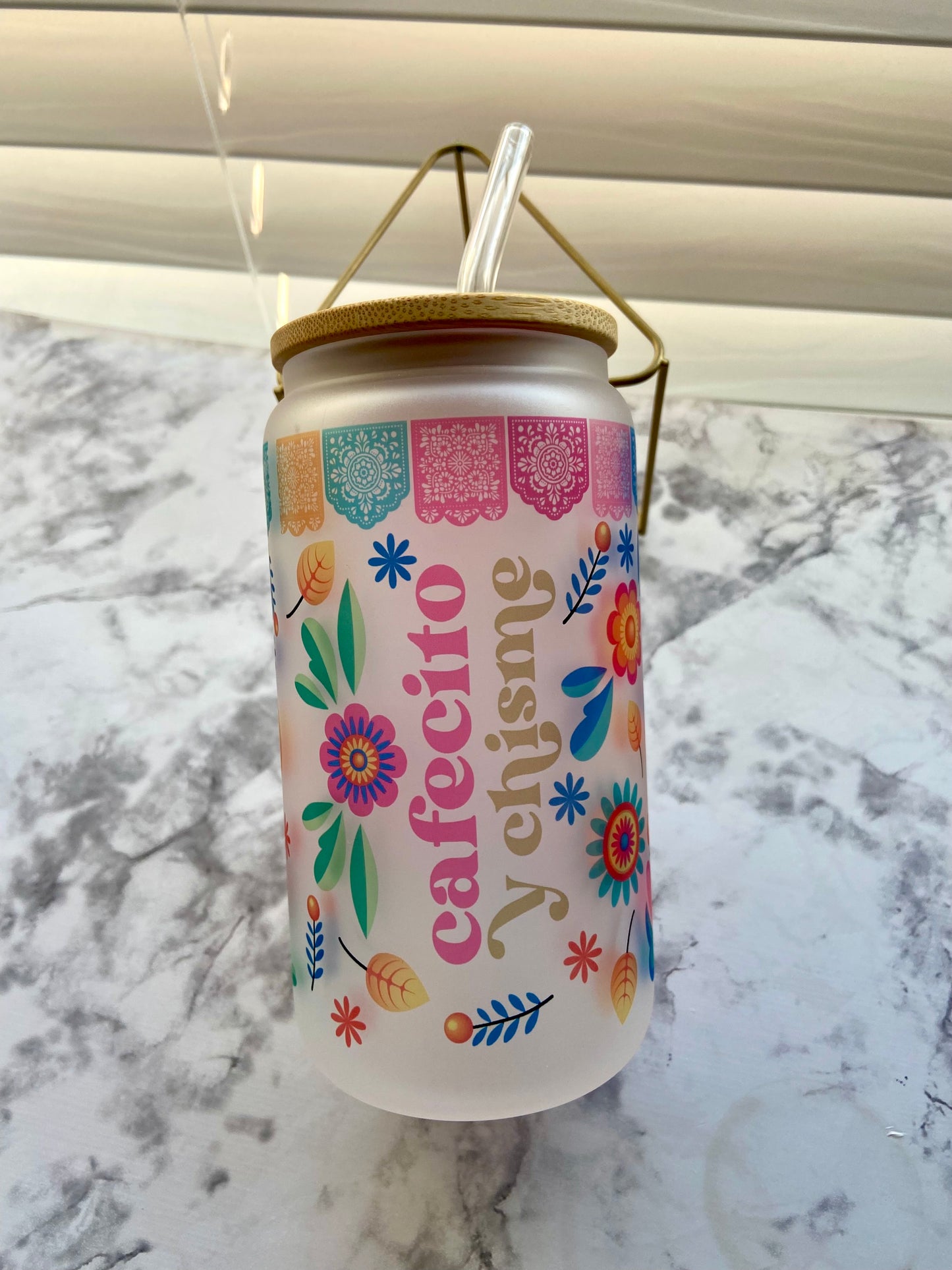 Cafecito y chisme fiesta glass cup