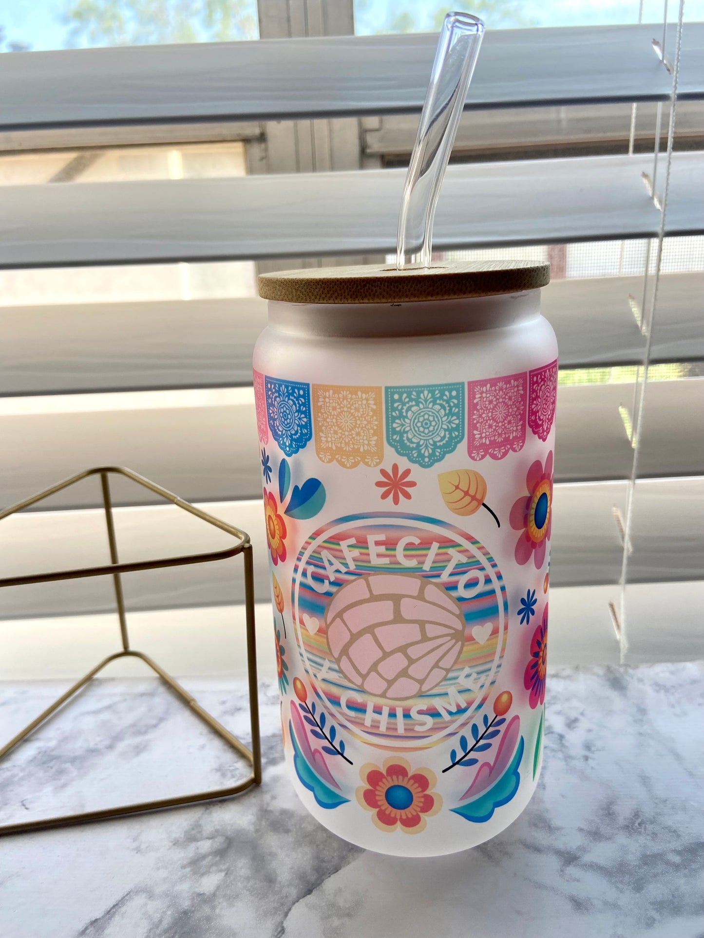 Cafecito y chisme fiesta glass cup